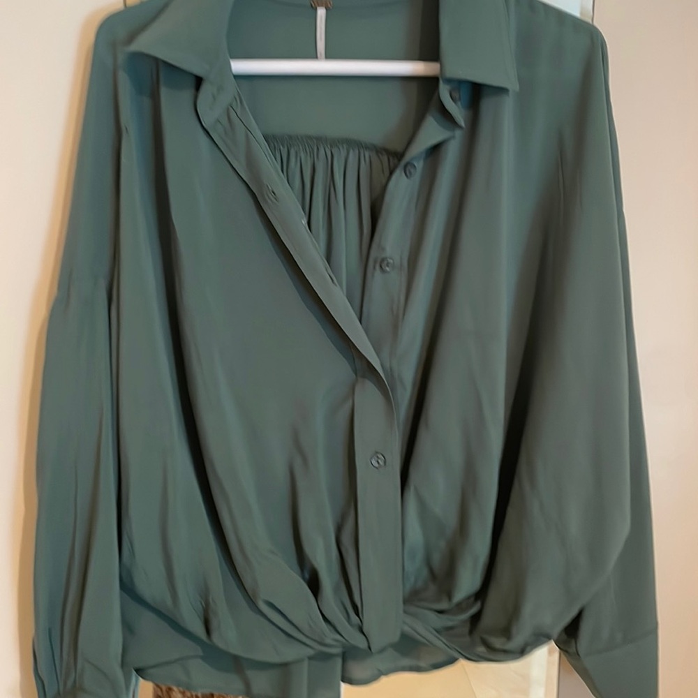 Front tie and Flowy back make this a very current style!